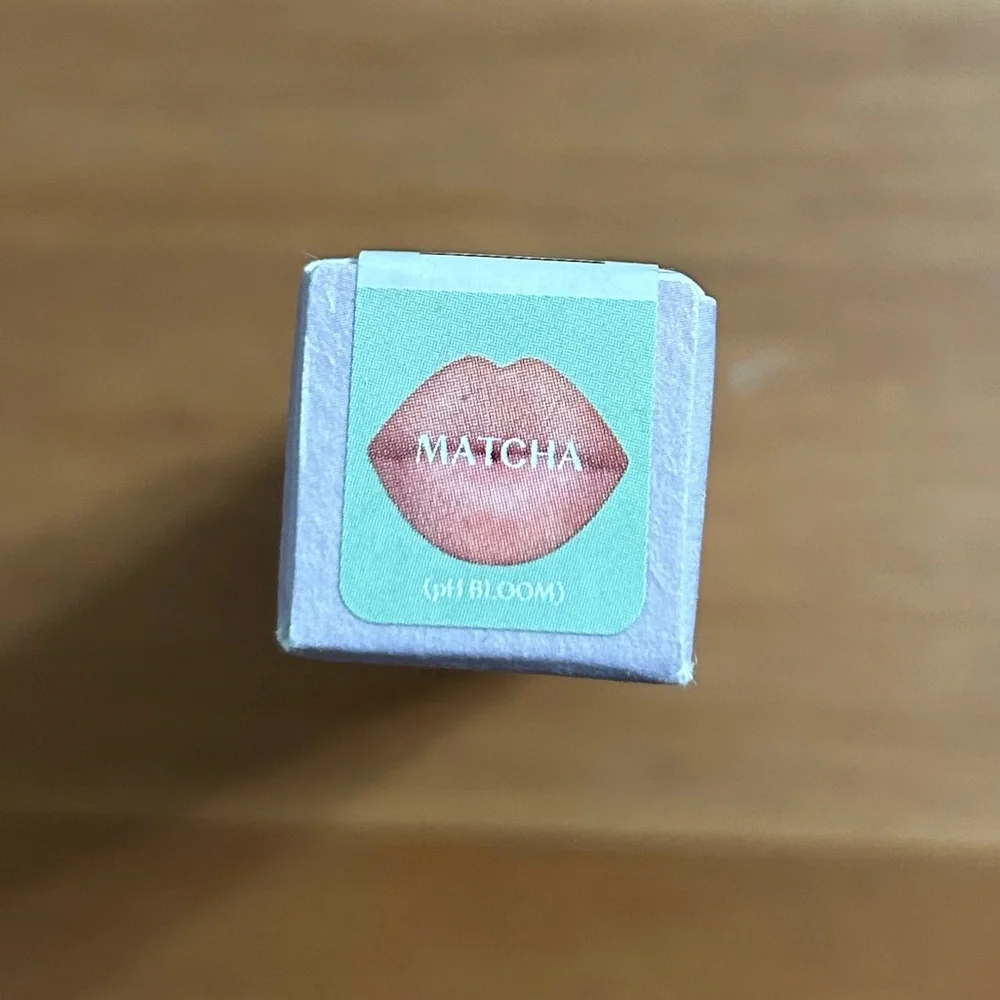 Huda Beauty GloWish Super Jelly Lip Balm in Matcha